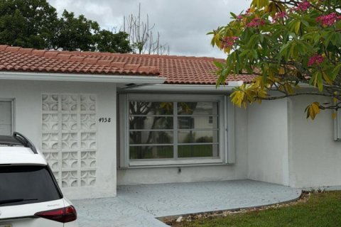 Купить виллу или дом в Тамарак, Флорида 3 комнаты, 168.8м2, № 2078186 - фото 4