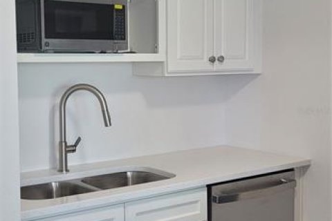 Condominio en alquiler en Treasure Island, Florida, 1 dormitorio, 53.88 m2 № 1835954 - foto 8
