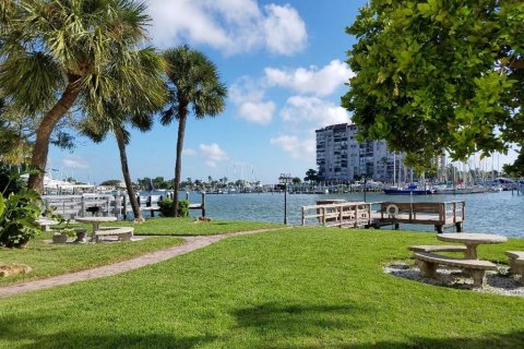 Condominio en alquiler en Treasure Island, Florida, 1 dormitorio, 53.88 m2 № 1835954 - foto 4