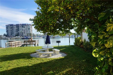 Condominio en alquiler en Treasure Island, Florida, 1 dormitorio, 53.88 m2 № 1835954 - foto 17