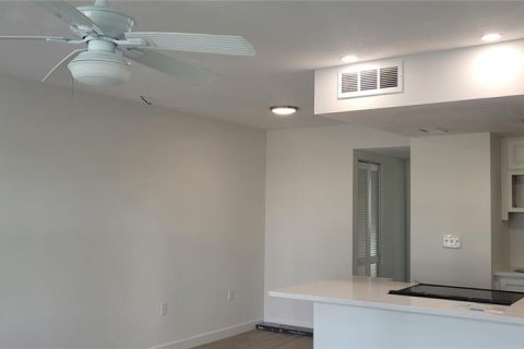 Condominio en alquiler en Treasure Island, Florida, 1 dormitorio, 53.88 m2 № 1835954 - foto 10