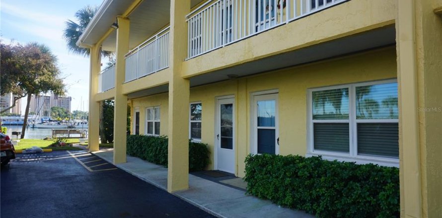 Condominio en Treasure Island, Florida, 1 dormitorio № 1835954