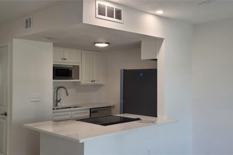 Condominio en alquiler en Treasure Island, Florida, 1 dormitorio, 53.88 m2 № 1835954 - foto 12