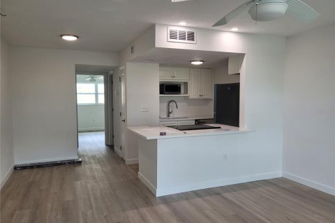 Condominio en alquiler en Treasure Island, Florida, 1 dormitorio, 53.88 m2 № 1835954 - foto 6