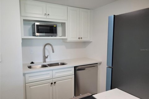 Condominio en alquiler en Treasure Island, Florida, 1 dormitorio, 53.88 m2 № 1835954 - foto 7