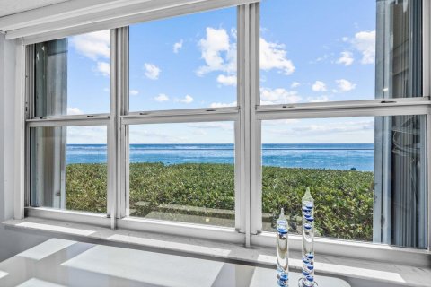 Condo in Riviera Beach, Florida, 2 bedrooms  № 2251506 - photo 24