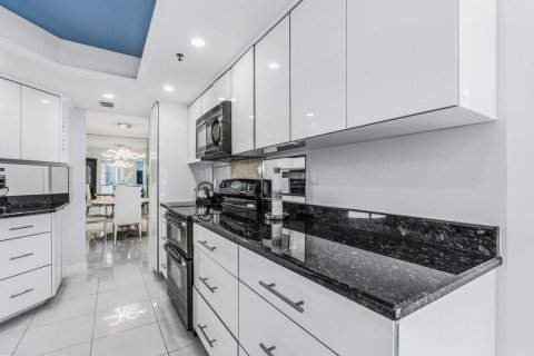 Condo in Riviera Beach, Florida, 2 bedrooms  № 2251506 - photo 13