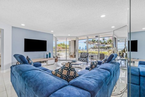 Condo in Riviera Beach, Florida, 2 bedrooms  № 2251506 - photo 8