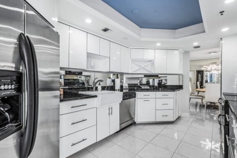 Condo in Riviera Beach, Florida, 2 bedrooms  № 2251506 - photo 14