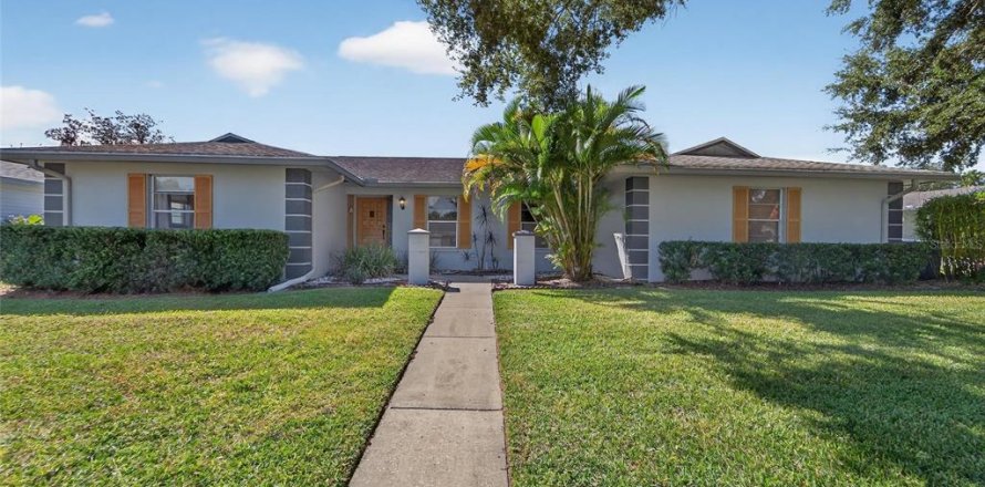 House in Lakeland, Florida 3 bedrooms, 180.32 sq.m. № 2236109