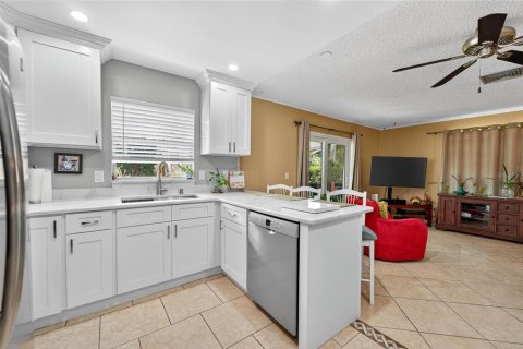 House in Lakeland, Florida 3 bedrooms, 180.32 sq.m. № 2236109 - photo 8