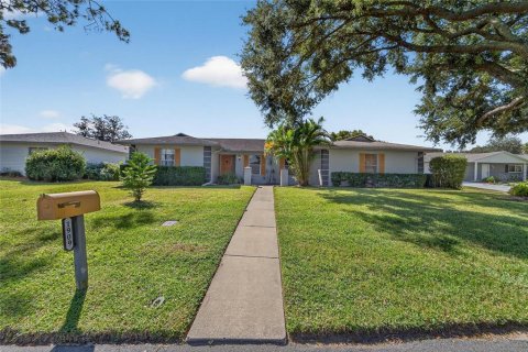 House in Lakeland, Florida 3 bedrooms, 180.32 sq.m. № 2236109 - photo 2