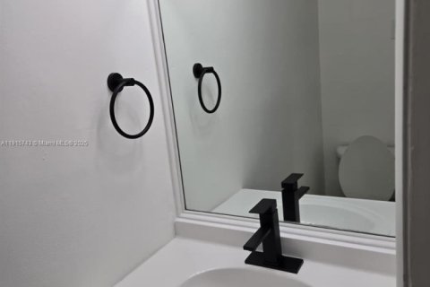 Copropriété à louer à Hialeah, Floride: 2 chambres, 82.22 m2 № 1971812 - photo 9