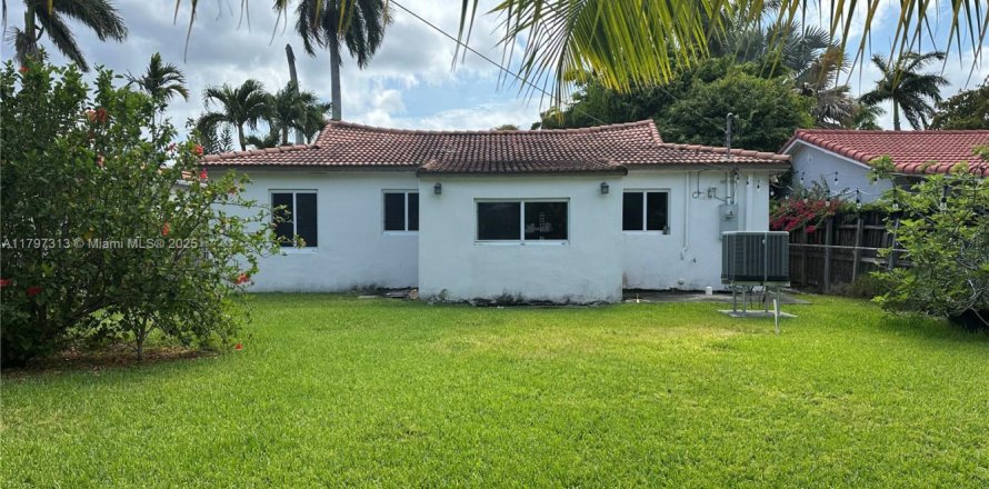 Villa ou maison à Miami Beach, Floride 3 chambres, 125.42 m2 № 1715380