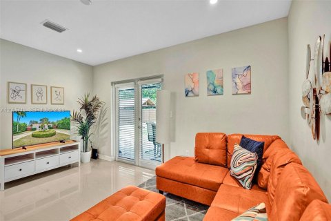 Villa ou maison à louer à South Miami, Floride: 3 chambres, 127.18 m2 № 2385051 - photo 13