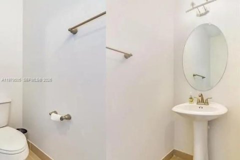 House in Miami, Florida 4 bedrooms, 234.49 sq.m. № 2046163 - photo 24