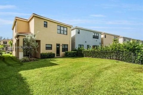 House in Miami, Florida 4 bedrooms, 234.49 sq.m. № 2046163 - photo 14