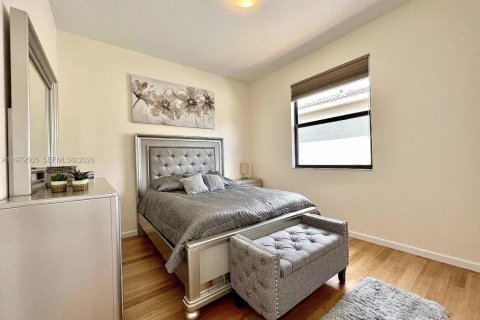 House in Miami, Florida 4 bedrooms, 234.49 sq.m. № 2046163 - photo 21