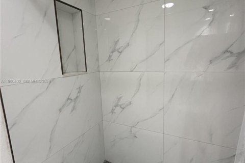 Снять в аренду кондоминиум в Майами, Флорида 2 спальни, 97.55м2, № 2005882 - фото 3