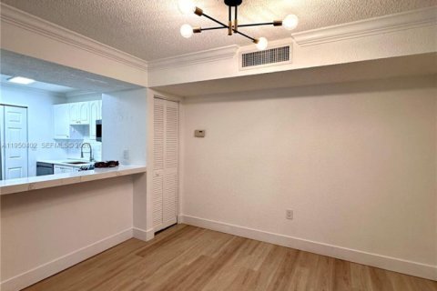 Снять в аренду кондоминиум в Майами, Флорида 2 спальни, 97.55м2, № 2005882 - фото 15