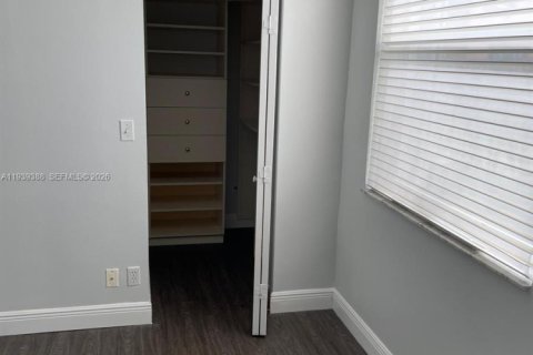 Villa ou maison à louer à Miramar, Floride: 4 chambres, 210.24 m2 № 1997657 - photo 11