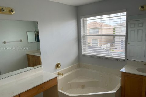 Villa ou maison à louer à Miramar, Floride: 4 chambres, 210.24 m2 № 1997657 - photo 22