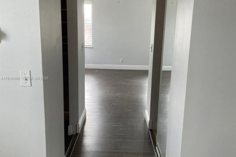 Villa ou maison à louer à Miramar, Floride: 4 chambres, 210.24 m2 № 1997657 - photo 24