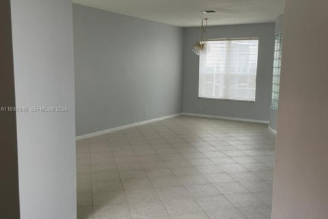 Villa ou maison à louer à Miramar, Floride: 4 chambres, 210.24 m2 № 1997657 - photo 3