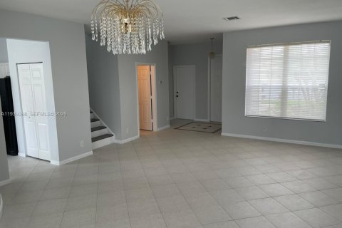 Villa ou maison à louer à Miramar, Floride: 4 chambres, 210.24 m2 № 1997657 - photo 4