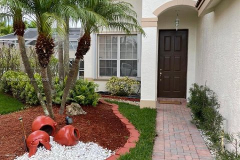 Villa ou maison à louer à Miramar, Floride: 4 chambres, 210.24 m2 № 1997657 - photo 2