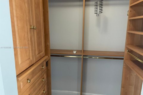 Villa ou maison à louer à Miramar, Floride: 4 chambres, 210.24 m2 № 1997657 - photo 20