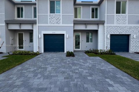 Touwnhouse à louer à Homestead, Floride: 3 chambres № 1987622 - photo 1