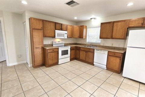 Condo in Rotonda, Florida, 2 bedrooms  № 2103569 - photo 8