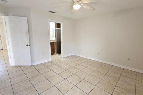Condo in Rotonda, Florida, 2 bedrooms  № 2103569 - photo 12