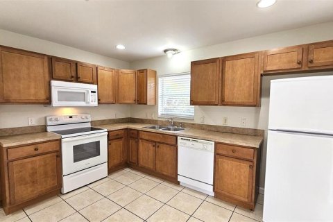 Condo in Rotonda, Florida, 2 bedrooms  № 2103569 - photo 9