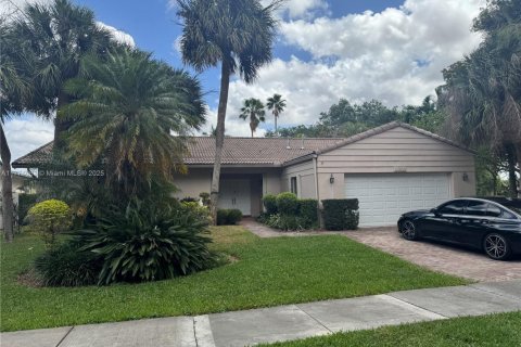 House in Miami Lakes, Florida 3 bedrooms, 193.42 sq.m. № 1692672 - photo 26