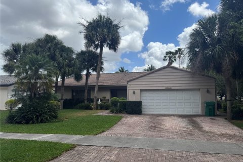 House in Miami Lakes, Florida 3 bedrooms, 193.42 sq.m. № 1692672 - photo 27