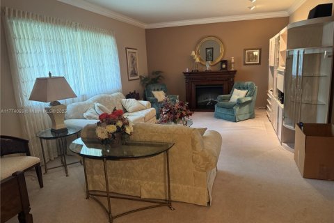 House in Miami Lakes, Florida 3 bedrooms, 193.42 sq.m. № 1692672 - photo 2