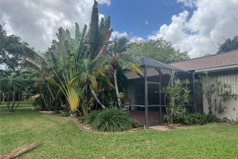 House in Miami Lakes, Florida 3 bedrooms, 193.42 sq.m. № 1692672 - photo 24