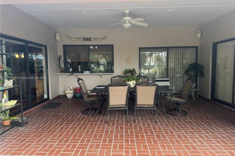House in Miami Lakes, Florida 3 bedrooms, 193.42 sq.m. № 1692672 - photo 20