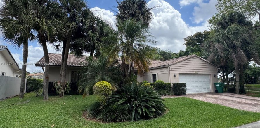 House in Miami Lakes, Florida 3 bedrooms, 193.42 sq.m. № 1692672