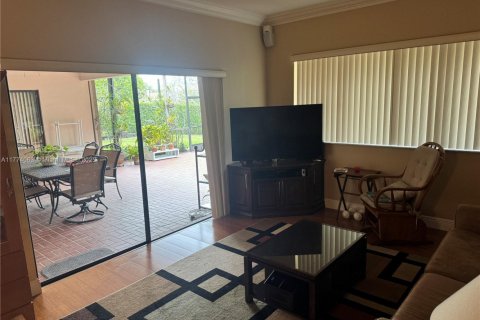 House in Miami Lakes, Florida 3 bedrooms, 193.42 sq.m. № 1692672 - photo 14