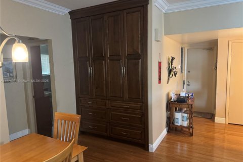 House in Miami Lakes, Florida 3 bedrooms, 193.42 sq.m. № 1692672 - photo 8