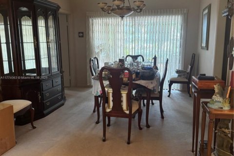 House in Miami Lakes, Florida 3 bedrooms, 193.42 sq.m. № 1692672 - photo 4