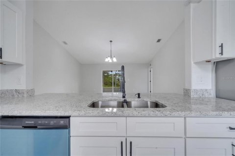 Casa en alquiler en Palm Bay, Florida, 3 dormitorios, 130.99 m2 № 1903241 - foto 14