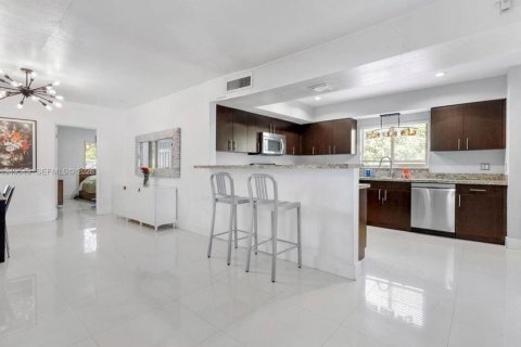 Casa en alquiler en North Miami, Florida, 3 dormitorios, 172.33 m2 № 2388075 - foto 3