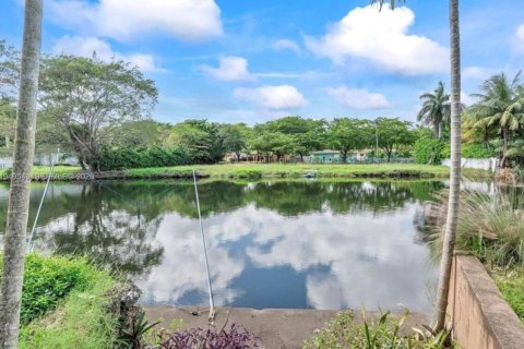 Casa en alquiler en North Miami, Florida, 3 dormitorios, 172.33 m2 № 2388075 - foto 7