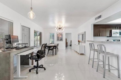 Casa en alquiler en North Miami, Florida, 3 dormitorios, 172.33 m2 № 2388075 - foto 4