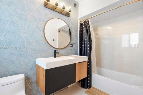 Casa en alquiler en North Miami, Florida, 3 dormitorios, 172.33 m2 № 2388075 - foto 5