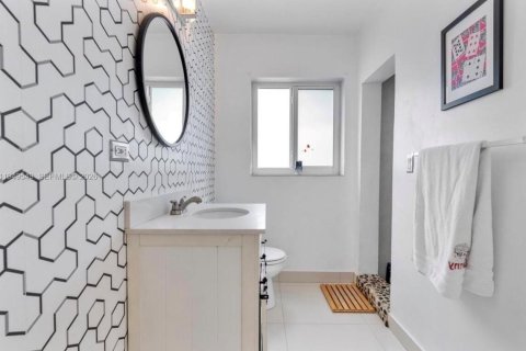 Casa en alquiler en North Miami, Florida, 3 dormitorios, 172.33 m2 № 2388075 - foto 6